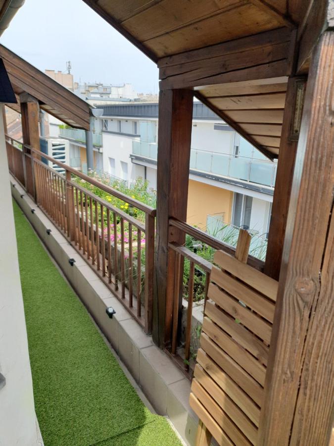 Modern Top Floor Loft With Balcony Budapest Extérieur photo