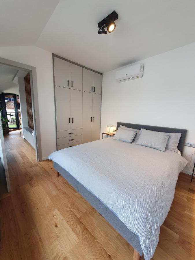 Modern Top Floor Loft With Balcony Budapest Extérieur photo